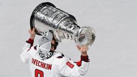 Александр ОВЕЧКИН с Кубком Стэнли.