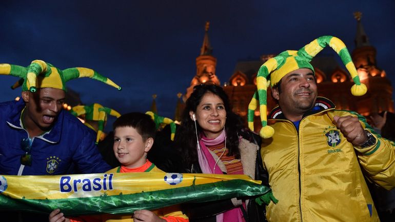 Болельщики сборной Бразилии в Москве. Фото AFP Болельщики сборной Бразилии в Москве. Фото AFP