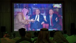 Четверг. Москва. Владимир ПУТИН после гола Артема ДЗЮБЫ. Слева - наследный принц Саудовской Аравии и Мухаммед бен САЛМАН и президент ФИФА Джанни ИНФАНТИНО.