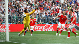 Четверг. Москва. Лужники. Россия - Саудовская Аравия - 5:0. 12-я минута. Гол Юрия ГАЗИНСКОГО.