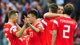 Четверг. Москва. Игроки сборной России празднуют победу над Саудовской Аравией (5:0) в первом матче ЧМ-2018.