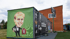 13 июня. Миллерово. Портрет Дениса Глушакова на стадионе.