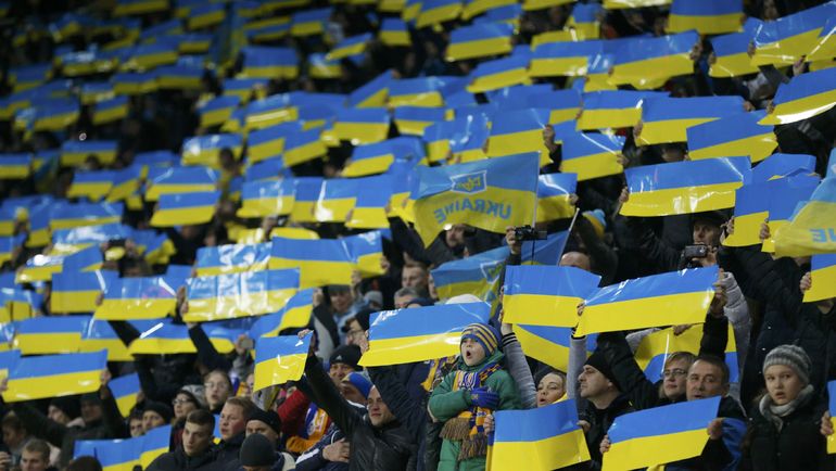 Болельщики сборной Украины. Фото REUTERS Болельщики сборной Украины. Фото REUTERS