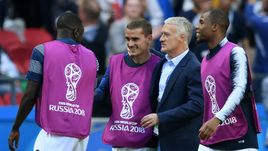 Сегодня. Казань. Франция – Австралия – 2:1. Бенжамен МЕНДИ, Антуан ГРИЗМАНН, Дидье ДЕШАМ и Джибриль СИДИБЕ (слева направо).