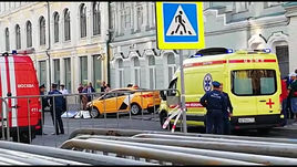 Разбитое такси - причина перекрытия Ильинки