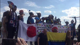 Японцы приветствуют Москву