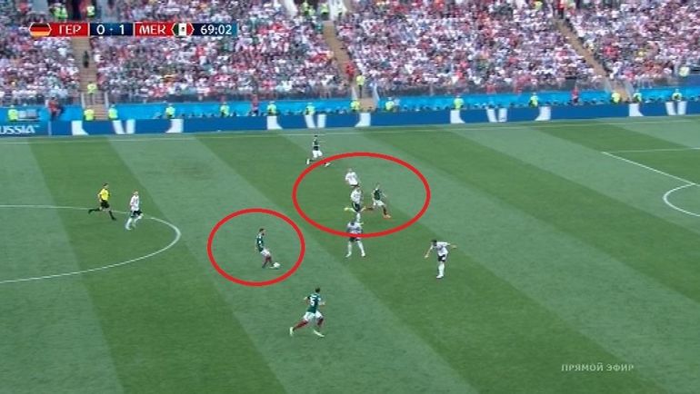 Ассистент арбитра Реза Сокандан засомневался и не зафиксировал офсайд. Ассистент арбитра Реза Сокандан засомневался и не зафиксировал офсайд.