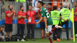 Воскресенье. Москва. Лужники. Германия - Мексика - 0:1. Ирвинг ЛОСАНО празднует забитый гол.