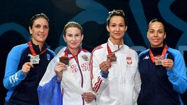 Инна ДЕРИГЛАЗОВА (вторая слева) стала трехкратной чемпионкой Европы.
