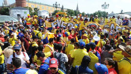 Колумбийцы играют на гармошке