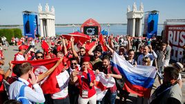 Английский фанат кричит "Россия! Россия!"