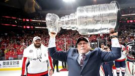 Барри ТРОТЦ с Кубком Стэнли.