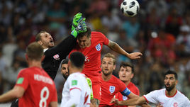 Понедельник. Волгоград. Тунис - Англия - 1:2. В этой игре все решилось в концовке.