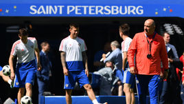 Понедельник. Санкт-Петербург. Станислав ЧЕРЧЕСОВ на тренировке сборной России.