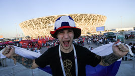 Спецкоры "СЭ" по дороге в Самару заглянули в Саратов. А до этого по пути с юга проехали через Волгоград. За сборную болеет вся Россия.