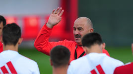 Среда. Новогорск. Тренировка сборной России. Главный тренер Станислав ЧЕРЧЕСОВ.