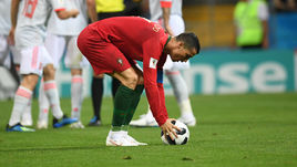 15 июня. Сочи. Португалия - Испания - 3:3. КРИШТИАНУ РОНАЛДУ ГОТОВИТСЯ БИТЬ ПЕНАЛЬТИ.