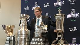 Александр ОВЕЧКИН с трофеями.