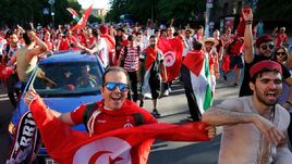 18 июня. Волгоград. Болельщики сборной Туниса перед игрой с Англией (1:2).