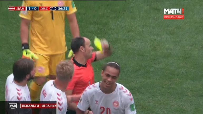 37-я минута матча Дания-Австралия. 37-я минута матча Дания-Австралия.