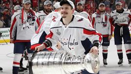 Дмитрий ОРЛОВ с Кубком Стэнли.