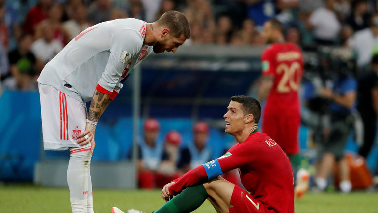 15 июня 2018 года. Сочи. Португалия - Испания - 3:3. СЕРХИО РАМОС и КРИШТИАНУ РОНАЛДУ. Фото REUTERS 15 июня 2018 года. Сочи. Португалия - Испания - 3:3. СЕРХИО РАМОС и КРИШТИАНУ РОНАЛДУ. Фото REUTERS