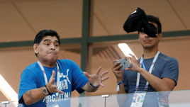 Четверг. Нижний Новгород. Аргентина - Хорватия - 0:3. Диего МАРАДОНА в ложе стадиона. Эта игра доведет его до слез.