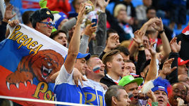 19 июня. Санкт-Петербург. Болельщики перед матчем сборных России и Египта.