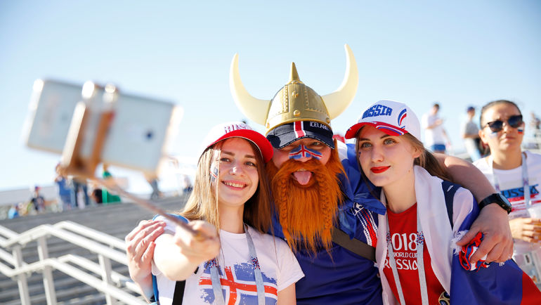 22 июня. Волгоград. Болельщики. Фото REUTERS 22 июня. Волгоград. Болельщики. Фото REUTERS