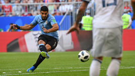 Понедельник. Самара. Уругвай - Россия - 0:3. 10-я минута. Луис СУАРЕС открывает счет ударом со штрафного.