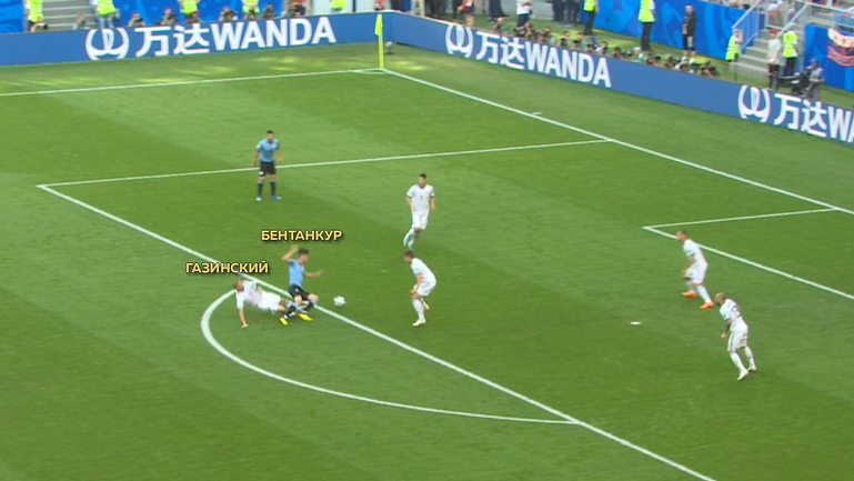 Мяч отскакивает к Бентанкуру. Мяч отскакивает к Бентанкуру.