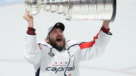 Александр ОВЕЧКИН с Кубком Стэнли.