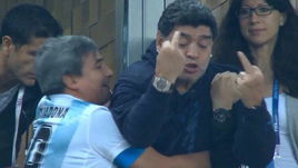 Вторник. Санкт-Петербург. Бывший капитан сборной Аргентины Диего МАРАДОНА радуется второму голу в ворота Нигерии.