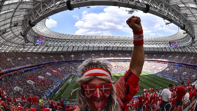Колоритный болельщик сборной Дании. Фото AFP Колоритный болельщик сборной Дании. Фото AFP