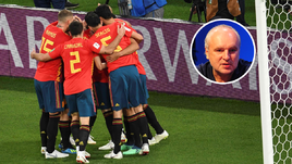 Понедельник. Калининград. Испания - Марокко - 2:2. Игроки сборной Испании празднуют забитый гол.