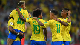 Среда. Москва. Сербия - Бразилия - 0:2. 36-я минута. Бразильцы отмечают первый гол.