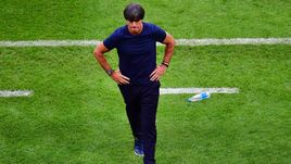 Среда. Казань. Корея - Германия - 0:2. Главный тренер сборной Германии Йоахим ЛЕВ.