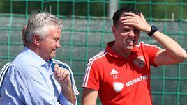 Сегодня. Новогорск. Сборная России. Тренировка сборной России. Гус ХИДДИНК и менеджер сборной России Евгений САВИН.