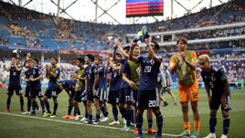 Сегодня. Волгоград. Япония - Польша - 0:1. Японцы благодарят своих болельщиков.