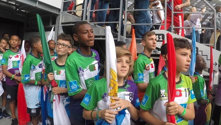 Юные футболисты приняли участие в церемонии открытия главного турнира четырехлетия. Фото media.footballforfriendship.com Юные футболисты приняли участие в церемонии открытия главного турнира четырехлетия. Фото media.footballforfriendship.com