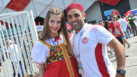 В соцсетях гуляющие с иностранцами девушки подвергаются жесткой критике. Неужели это действительно серьезная проблема?