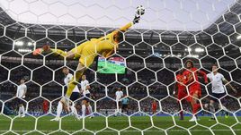 Четверг. Калининград. Англия – Бельгия – 0:1. 51-я минута. Аднан Янузай (за кадром) забивает победный гол в ворота Джордана ПИКФОРДА.