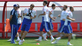 Пятницаю. Новогорск. Станислав ЧЕРЧЕСОВ И Артем ДЗЮБА на тренировке сборной.