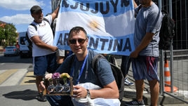 Обозреватель "СЭ" Юрий ГОЛЫШАК и фанаты сборной Аргентины ждут в Казани Лионеля Месси.