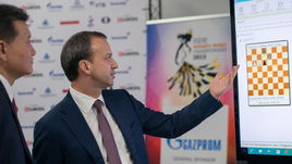 6 мая 2015 года. Сочи. Кирсан ИЛЮМЖИНОВ (слева) и Аркадий ДВОРКОВИЧ.