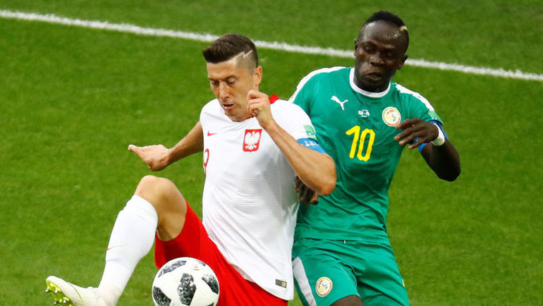 19 июня. Москва. Польша - Сенегал - 1:2. Роберт ЛЕВАНДОВСКИ и Садио МАНЕ. Фото REUTERS 19 июня. Москва. Польша - Сенегал - 1:2. Роберт ЛЕВАНДОВСКИ и Садио МАНЕ. Фото REUTERS