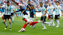 Сегодня. Казань. Франция - Аргентина - 4:3. 64-я минута. Кильян МБАППЕ забивает свой первый гол.