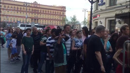 Ажиотаж на входе на Никольскую улицу