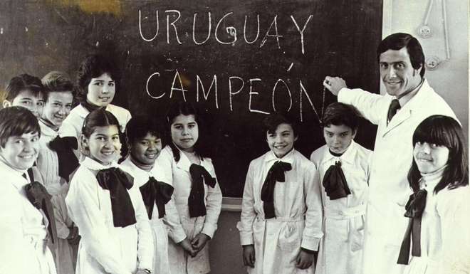 Молодой Оскар ТАБАРЕС у доски. Молодой Оскар ТАБАРЕС у доски.