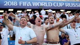 Болельщики сборной Англии.